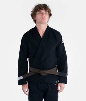 Kimono Brazilian Jiu Jitsu PROGRESS Negru poza facuta pe un model din partea din fata