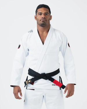 Kimono Brazilian Jiu Jitsu KINGZ Ultralight 2.0 poza facuta pe un model din partea din fata
