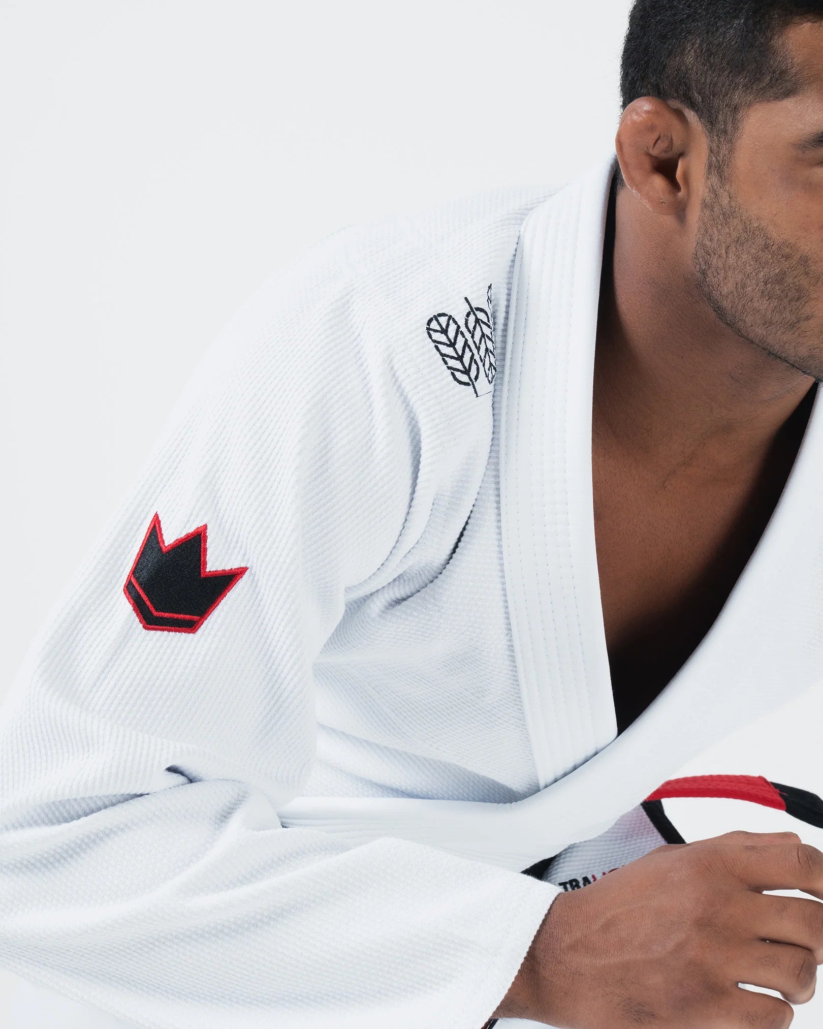 Kimono Brazilian Jiu Jitsu KINGZ Ultralight 2.0 poza facuta la detaliile kimonoului de pe umar si brat